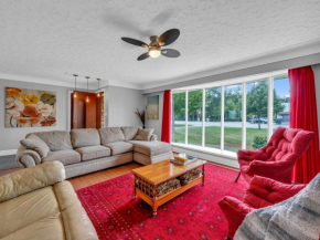 Park Bungalow #4 - Seacliff Beach Suites